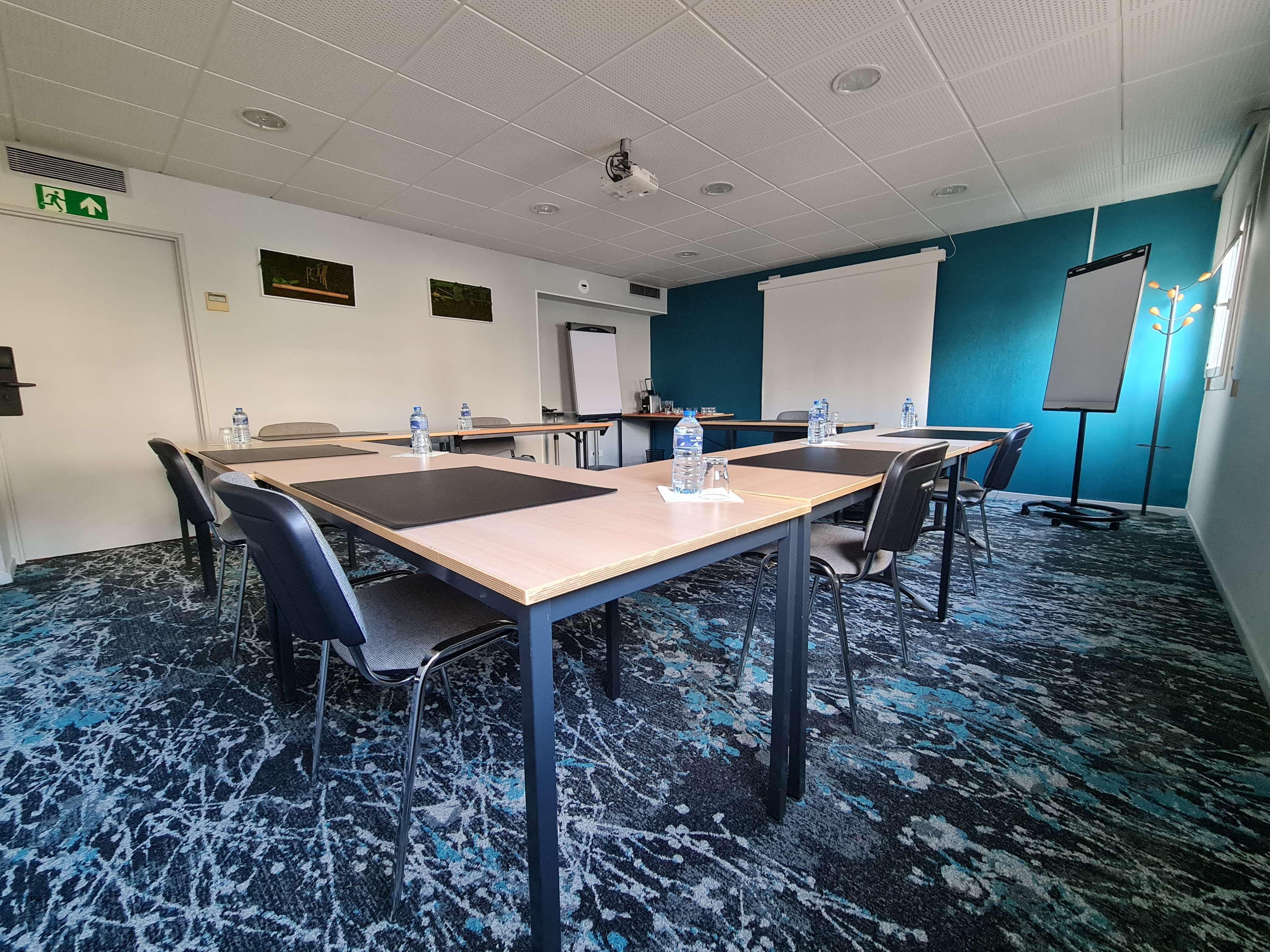 Kyriad Palais Des Congrès – Vélodrome Hotel 3*
